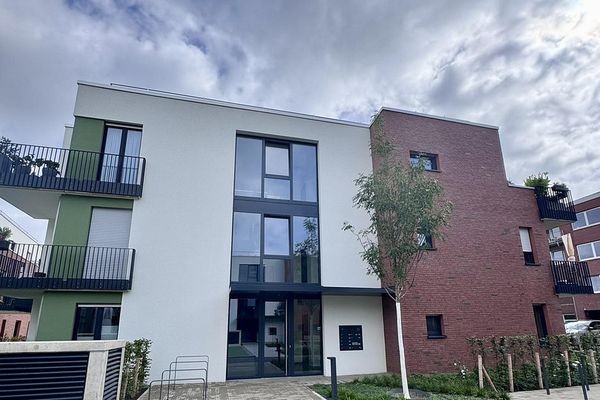 Güneşli teras ve bahçeye sahip mobilyalı yeni 2 odalı daire