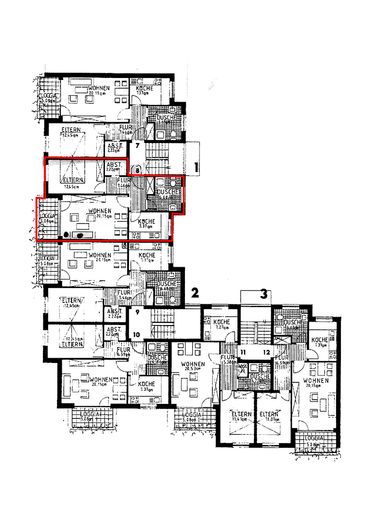 Appartement en copropriété solide de 2 pièces avec loggia et vue imprenable dans un emplacement calme – Lage der Wohnung im Haus