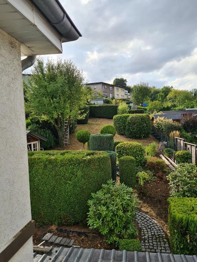 Attractive semi-detached house with two residential units and a large garden – Garten
