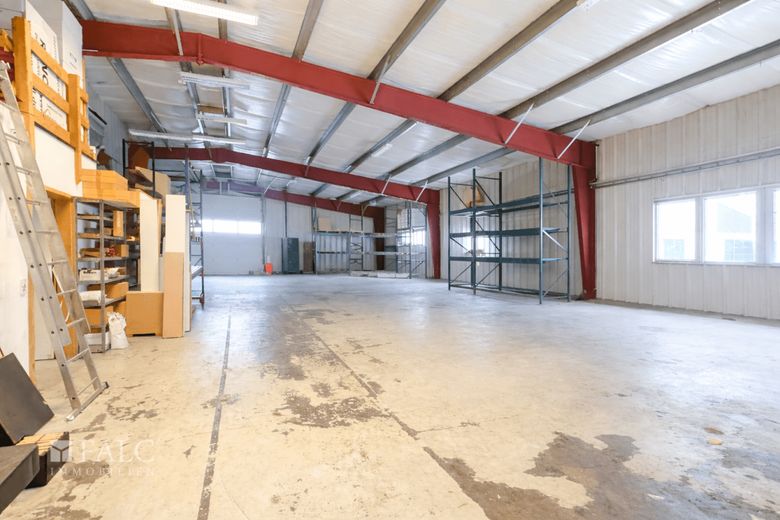 ***Top Gewerbeimmobilie mit Lagerhalle und Büroflächen - perfekt für vielseitige Nutzungskonzepte*** – Halle