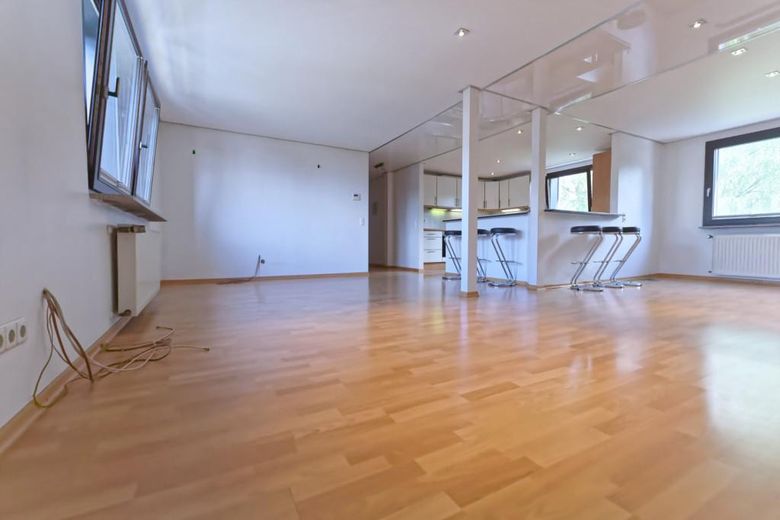 SENZA PROVVIGIONE: Luminoso appartamento di 4 locali a OB-Sterkrade -Eccellenti condizioni energetiche! – Wohnzimmer, Küche 
