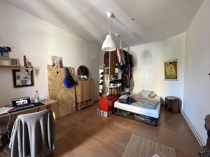 Appartamento centrale di 3 locali nel Nordend con cucina componibile e bagno con luce naturale – Zimmer 1