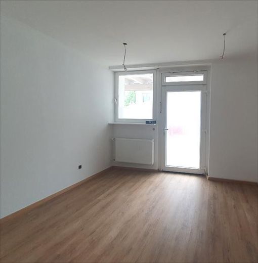 Küche mit Nebeneingang
