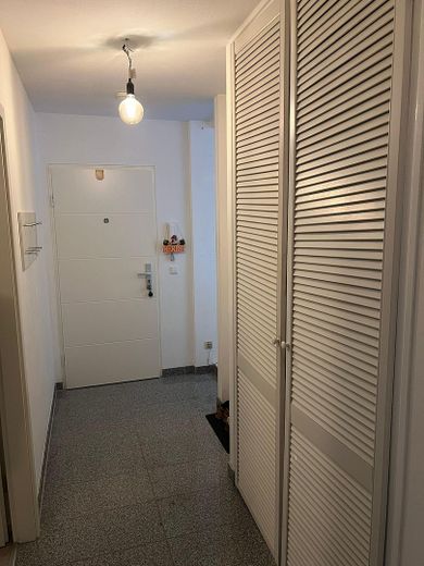 Tasteful 3-room apartment with upscale interior and balcony in Munich Perlach – Foto 2