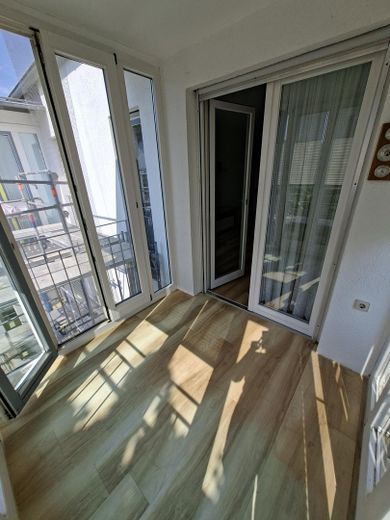 ¡Encantador apartamento pequeño en vivienda tutelada: sin comisión y listo para ocupar! – Wintergarten