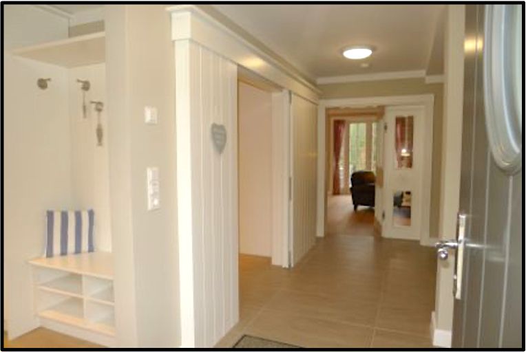 Links Garderobe + rechts WC