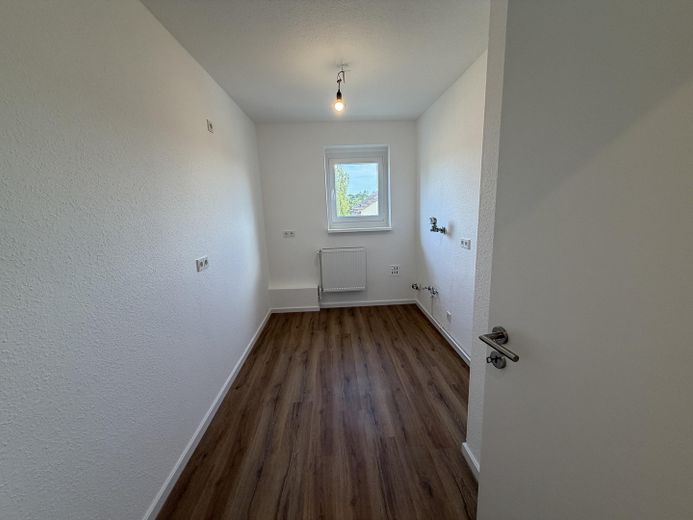 Wiesbaden’de tamamen yenilenmiş 4 odalı daire – Küche