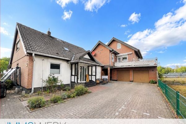 Vielseitiges Immobilienensemble: 2 Häuser · 3 Wohneinheiten