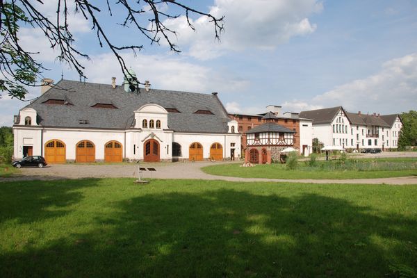 Atelier/Praxis/Gastro/Touristik/Büro/LOFT +++ in GUTSANLAGE (12 Geb. + 6 ha. Gr.) Nähe Müritz!