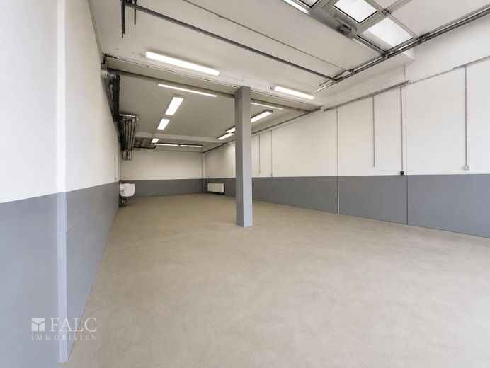 Multifunktionale Gewerbehalle mit Rolltorzufahrt und Lagerfläche - Ab sofort Verfügbar! – Gewerbefläche