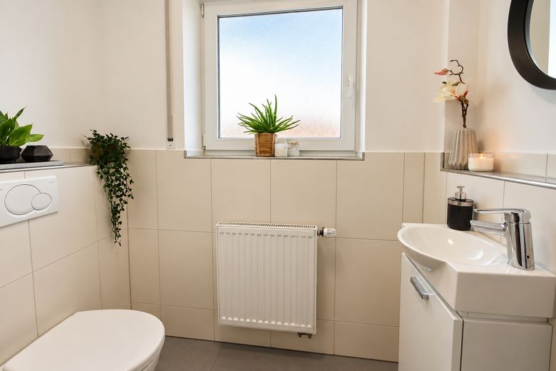 Vivir completamente amueblado con 190 m² de jardín privado y 117 m² de superficie habitable – Gästetoilette