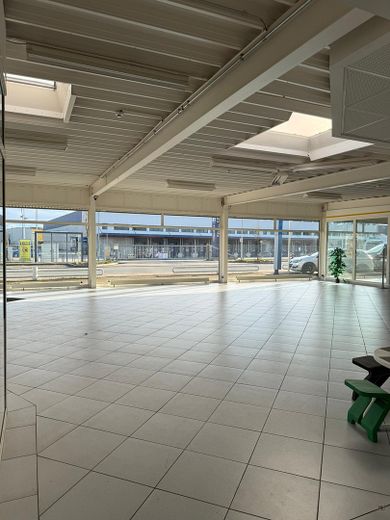 UN'OCCASIONE UNICA: 1.400 mq ex concessionaria auto + 900 mq di area esterna - subito disponibile! – Foto 9