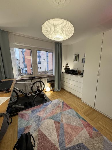 Schöne Vierzimmer-Altbauwohnung mit Balkon in Innenstadtnähe – Foto 2