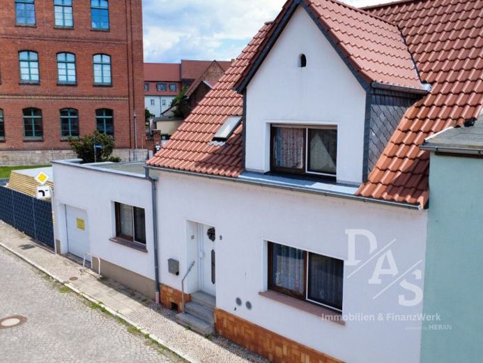 Viel Platz für Familie, Hobby und Homeoffice – gepflegtes Einfamilienhaus mit Innenhof – Foto 1