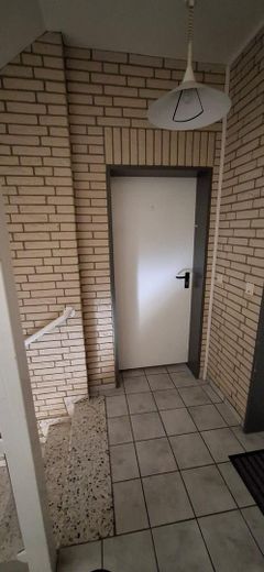Großzügige 3-Zimmer-Wohnung mit Sommergarten & Balkon in Westerrade – Hausflur
