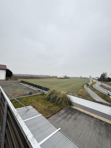 1–2 Familienhaus mit ca.300 m² Wfl.auf großzügigem 1.050-m²-Grundstück–ideal für Wohnen und Arbeiten – Schlafzimmerbalkon mit Panoram