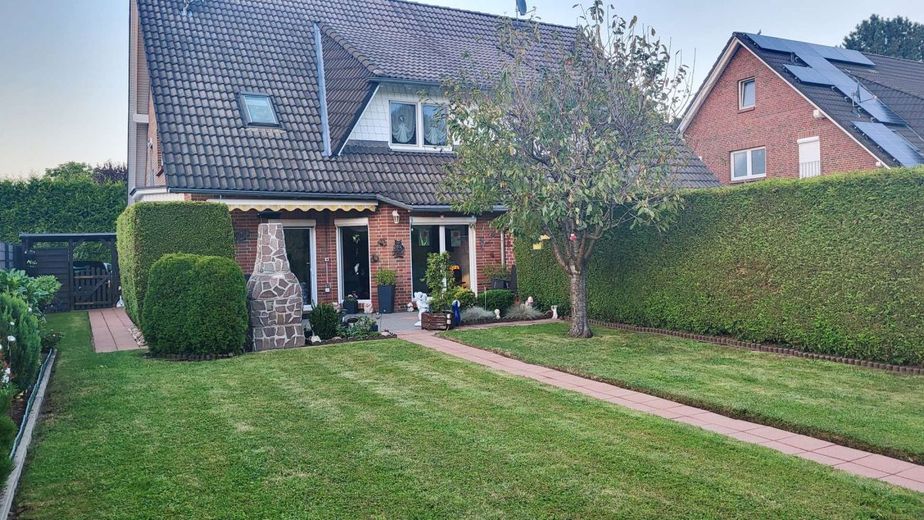 Gepflegte Doppelhaushälfte mit nordischem Flair – Hausansicht vom Garten_1