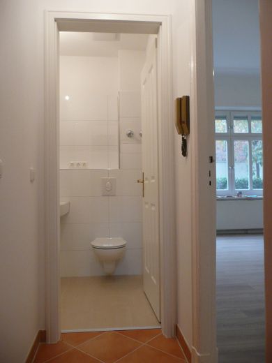 Sfeervol 2-kamerappartement in een oud gebouw met privétuin & terras in Berlijn-Pankow – Bad