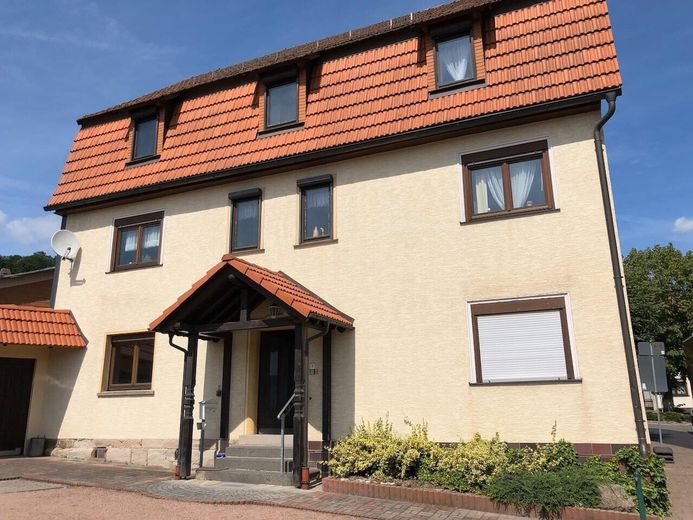 Trusetal, Wohn-und Geschäftshaus – Foto 1