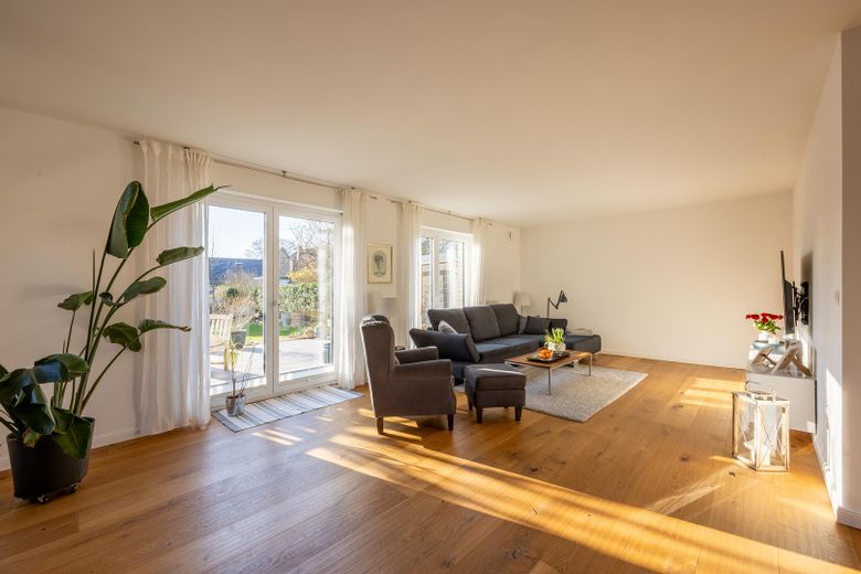 Helles Wohnzimmer mit Platz!