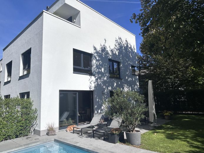 Buchschlag Freist. EFH, 500 qm Grundstück, 278 qm Wohnfläche mit Pool und Doppelgarage – Perspektive