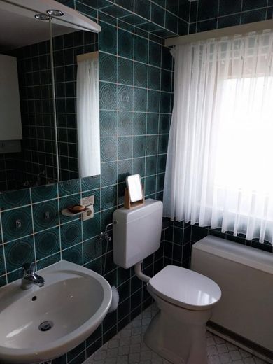 Schöne EG-Wohnung mit Balkon und Einbauküche in guter Lage – Bild 15
