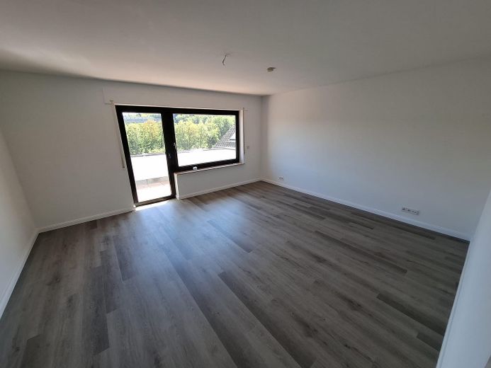 Sprzedaż domu w domu w Bad Schwalbach – Wohnzimmer 1. OG