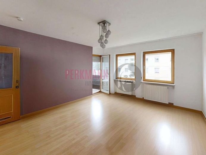 Bezugsfrei ab 01.10.26 / Helle 4 Zimmer Wohnung mit Balkon, Hobbyraum und Einzelgarage zu verkaufen – Foto 1