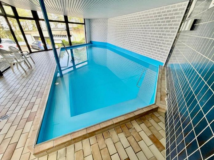 Balkonlu, asansörlü, ankastre mutfaklı, yüzme havuzlu/saunalı ve isteğe bağlı kapalı otopark yeri bulunan, tamamen mobilyalı 49 m² daire – Fotoğraf 5