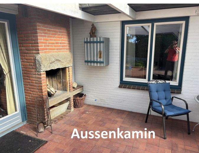 Architektenhaus in ruhigem Wohnviertel für Familie mit HomeOffice – Außenkamin