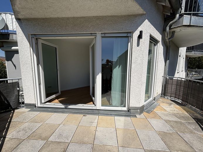 Helle, ruhige, großzügige 2-Zi-Wohnung mit größerem Balkon und PKW-Stellplatz, kleinere Wohneinheit – Photo 4