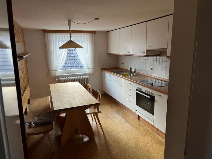 CASA PLURIFAMILIARE VERSATILE CON POSSIBILITÀ COMMERCIALE E POTENZIALE DI AMPLIAMENTO – Küche 1 OG