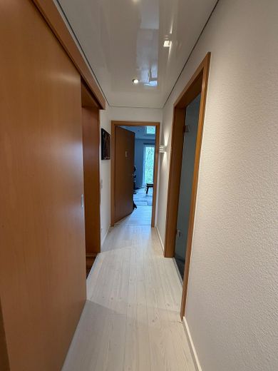 Ruhiges Wohnen ganz oben: Gepflegte 3-Zimmer-Wohnung mit Süd-West-Balkon & Tiefgarage – Photo 15