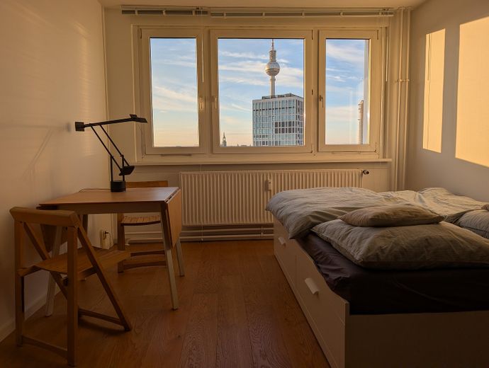Monolocale in posizione centralissima con vista sulla torre della televisione al 14º piano – Sonniges Studio