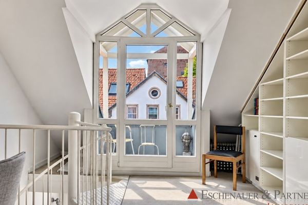 Vollmöbliertes Wohnen auf drei Ebenen – besondere Maisonette im Herzen der Heidelberger Altstadt