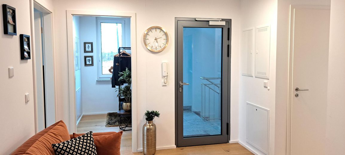 High-quality commercial unit in new-build first floor (A+) – Eingangsbereich