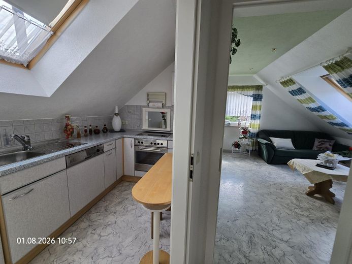 Casa unifamiliar bien cuidada con luminoso apartamento abuhardillado – Foto 9