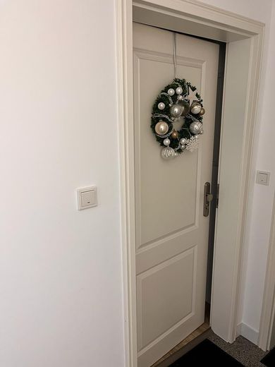 Эксклюзивное проживание на рыночной площади – Wohnungseingangstüre 