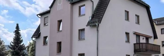 Ihr neues Zuhause unterm Dach: Gemütliche 2-Zimmer-Wohnung mit Balkon in ruhiger Lage