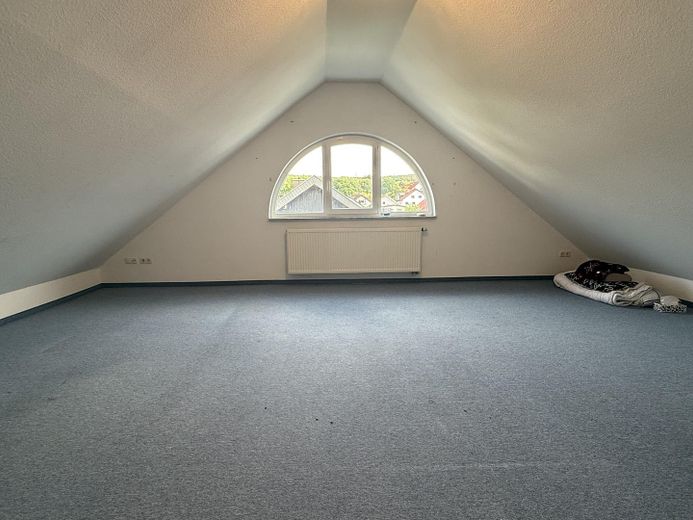 Charmant appartement de 3 pièces dans un quartier calme à Lohr-Sendelbach – Giebelzimmer