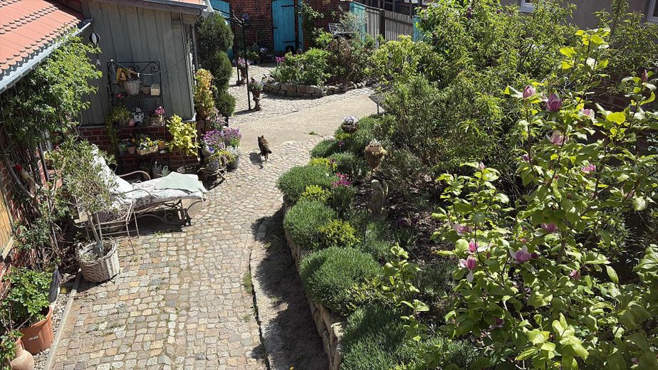 Ein Stück vom Paradies in Elb-Nähe - saniertes Bauernhaus mit Vintage-Charme – Gartenpracht wie im Süden