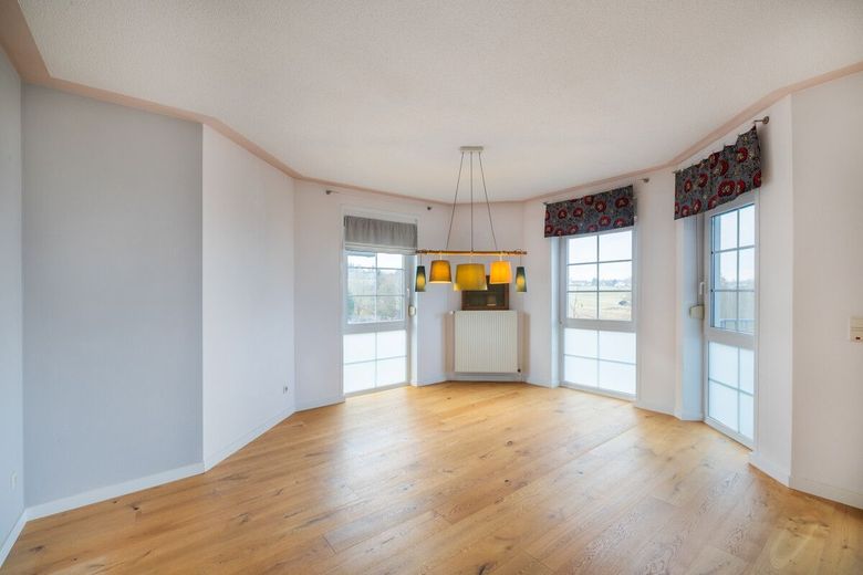 Einfamilienhaus mit Einliegerwohnung, Doppelgarage und Garten. Willkommen in Horhausen! – Wohnbereich