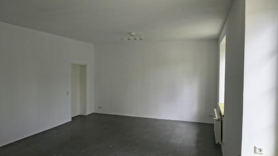 Große, bezugsfertige Wohnung - 6,5 Zimmer + 3 Stellplätze – Foto 11