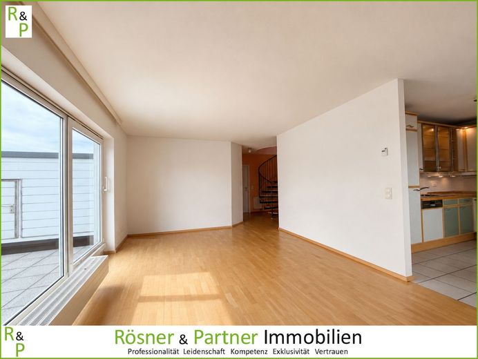 *Schöne DG-Maisonnette-Wohnung mit Fernblick* – Wohn- Esszimmer