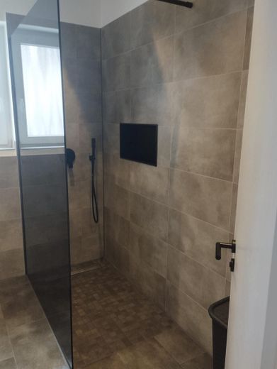 Provisionsfrei | Saniertes Mehrfamilienhaus | 32.500 € Jahreskaltmiete – Bad