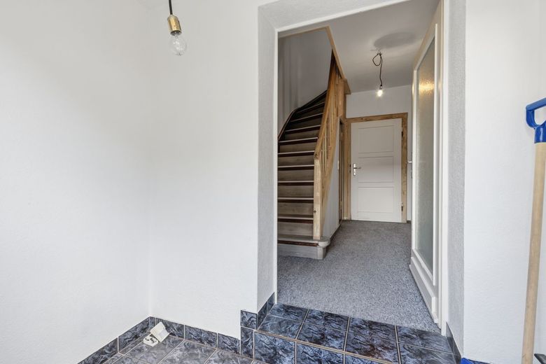 "Schollehaus" gesucht?
Reihenendhaus mit kleinem Garten und Garage – Hauseingangsbereich