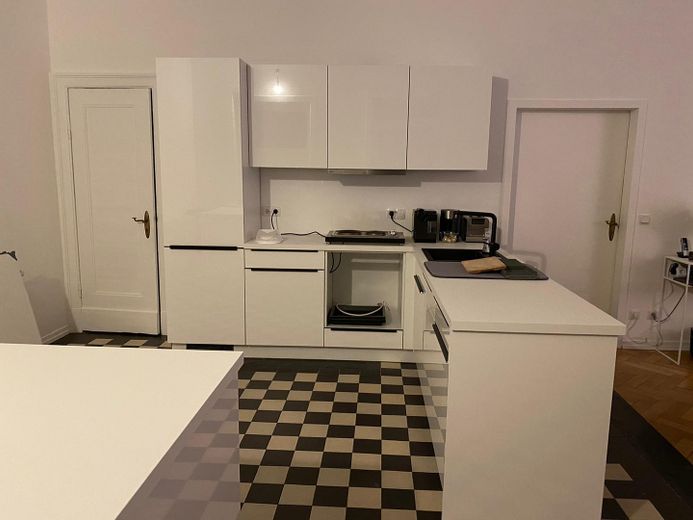 Erdgeschosswohnung in schmucker Stadtvilla – Einbauküche