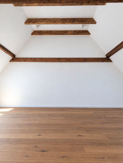 Obertraubling'de tekil tarihi eser statüsündeki sıra ev – Studio 2. OG