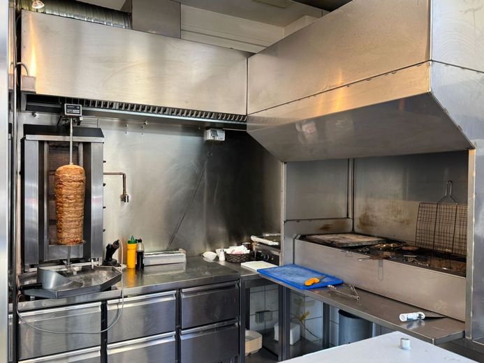 Türkisches Holzkohle Restaurant mit Ausbaumöglichkeiten  in Hamburg Jenfeld – Holzkohlegrill Döner