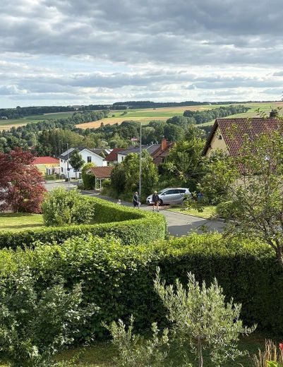 Ein schönes Zuhause in Südhanglage. – Aussicht nach Süden
